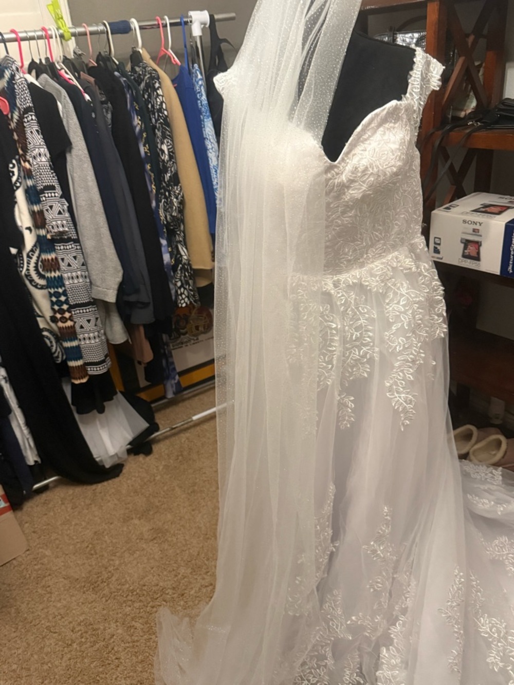 Source Unknown White Lace Wedding Dress with Tulle Train - Picture 5 of 11
